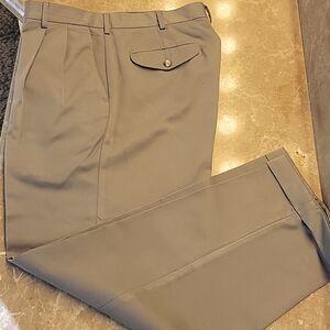 Men's Pleated Light Olive Pleated Dress Slacks,  32/30